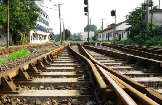 在铁路旁边住须注意什么地方（铁路旁民宿）