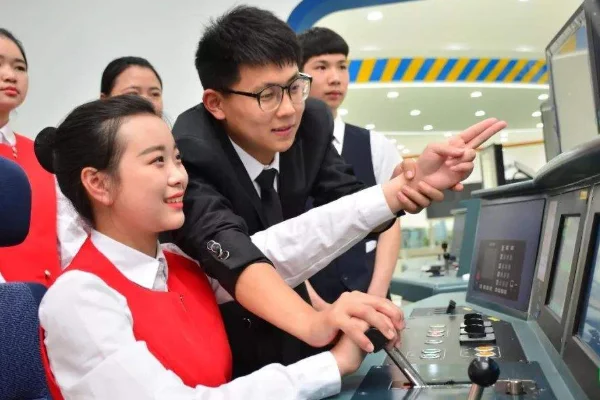 请问铁路上“机务段”“工务段”有什么区别（桥隧工高铁）2