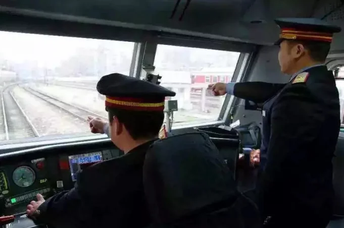 当火车司机需要什么条件（铁路司机证）