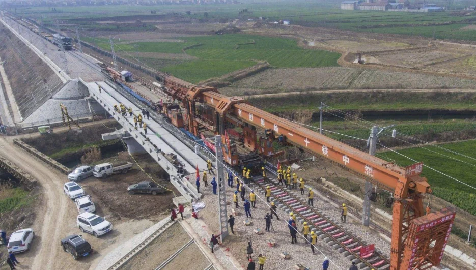 蒙华铁路的蒙华铁路简介(铁路围挡)1