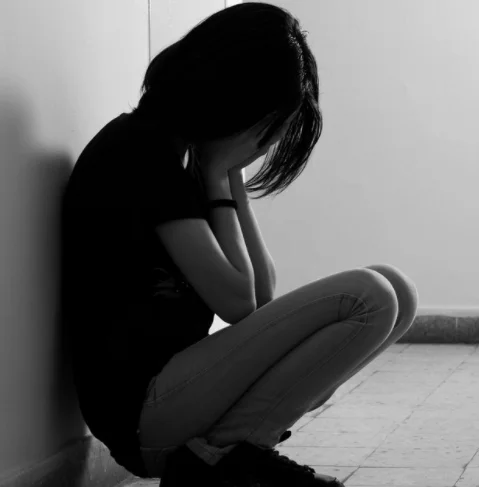 上海地铁咸猪手可入刑女生地铁遇到咸猪手应该怎么保护自己（上海地铁咸猪手狂揉女子不反抗）3