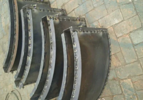 高铁骨架拱形现浇护坡清包工多少钱一方可以做主骨架40×40拱形30×30的上下护坡清包工多少（现浇高铁拱形护坡模具批发）