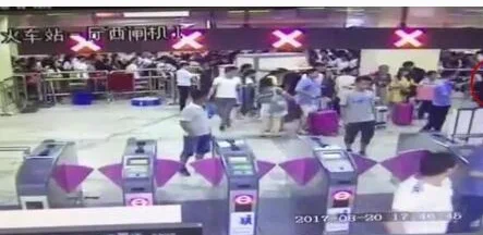 武汉地铁恶心男究竟做了什么（武汉地铁爆）