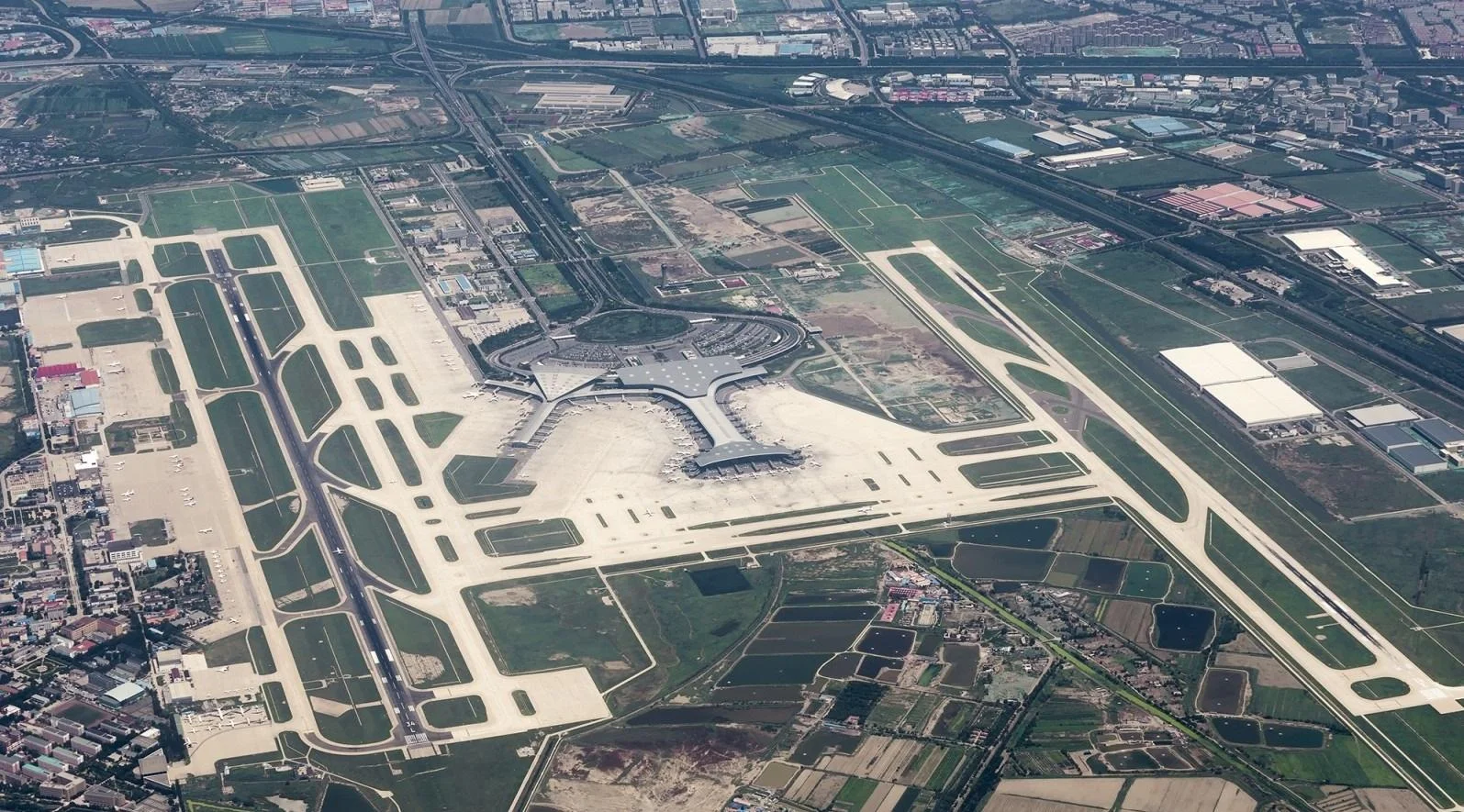 天津从新立地铁站到工业大学远还是到机场远(天津新立地铁站最近的飞机场)2