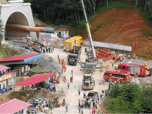 中老铁路国内段隧道终于通了历时多少天（玉磨铁路隧道塌方最新消息）6