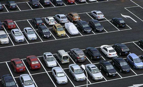 西安地铁二号线北苑是凤城几路（西安北苑地铁站旁停车场）3