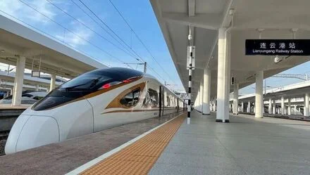 铁路铺轨方法（中国高铁铺轨）