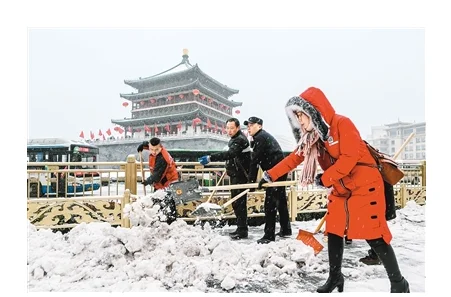 西安除雪保畅齐动手了吗（地铁站扫雪除冰新闻稿）3