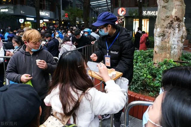 武汉有哪些有名的奶茶店(武汉天价地铁奶茶店)2