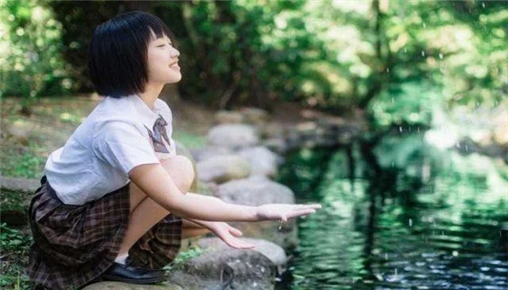 上海地铁上两人睡在座椅上亲热如何评价这两人的行为（上海地铁情侣接吻照片）4