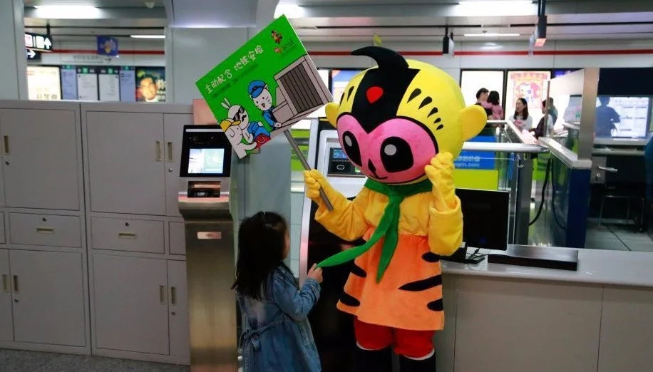 杭州动漫地铁专列是什么样子的(杭州的动漫地铁专列)2