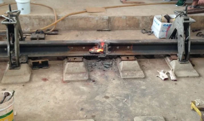 高铁的铁轨为什么中间没有接口了（无接缝铁路）