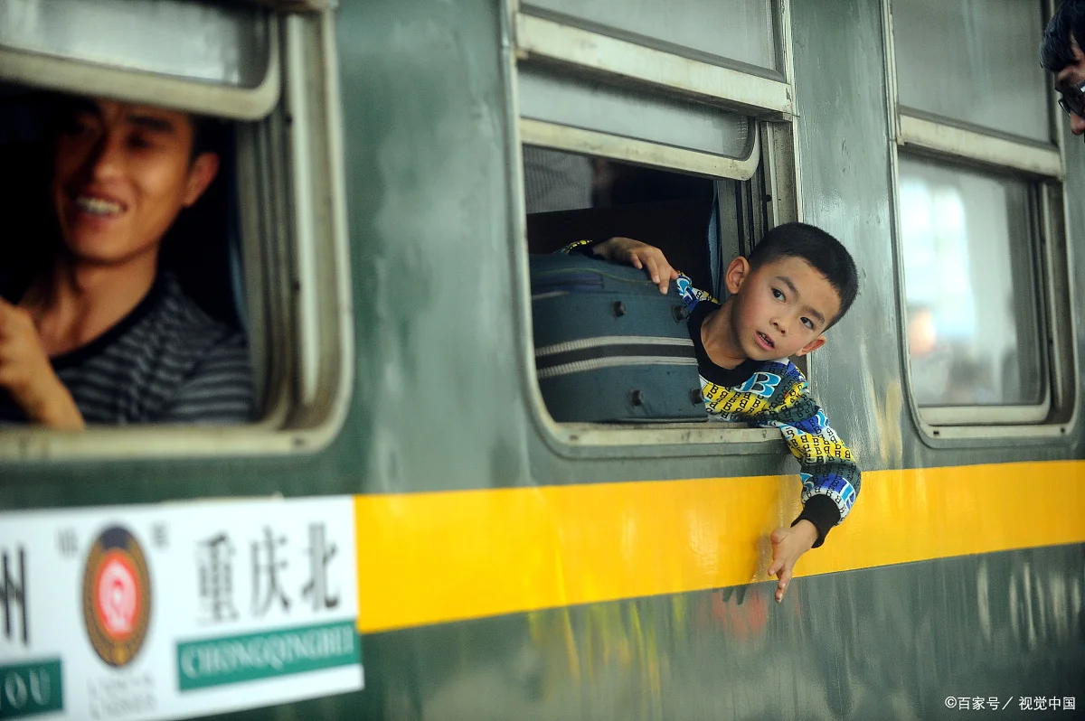 现在高铁上的盒饭都很贵50块一份吗(高铁上吃饭多少钱)2