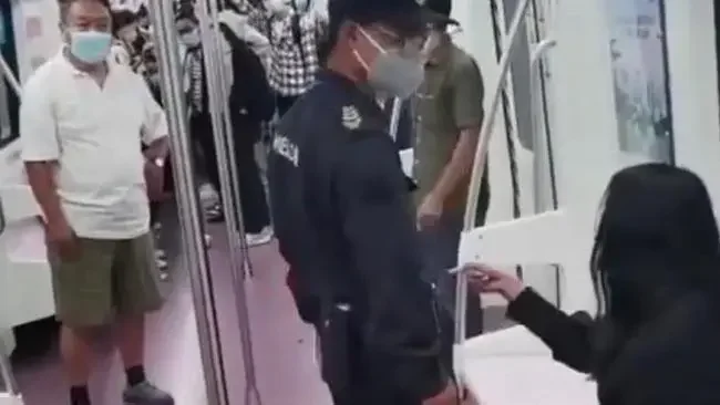 目前西安地铁公司正在进行地铁员工招聘如果你参加招聘并且被告知要用简短的语言表述自己的优势和工（西安地铁打架）