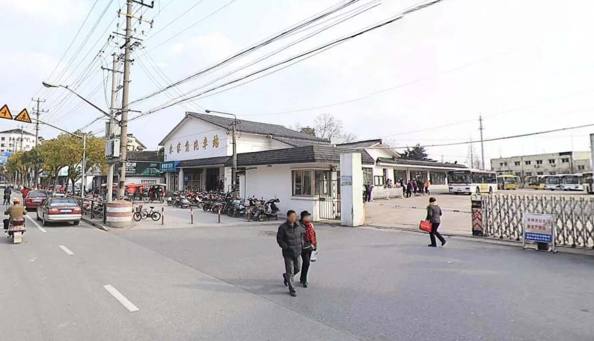 从一号线外环路上车到十七号线朱家角站如何乘地铁需要多长时间（朱家角地铁站出口电梯）2