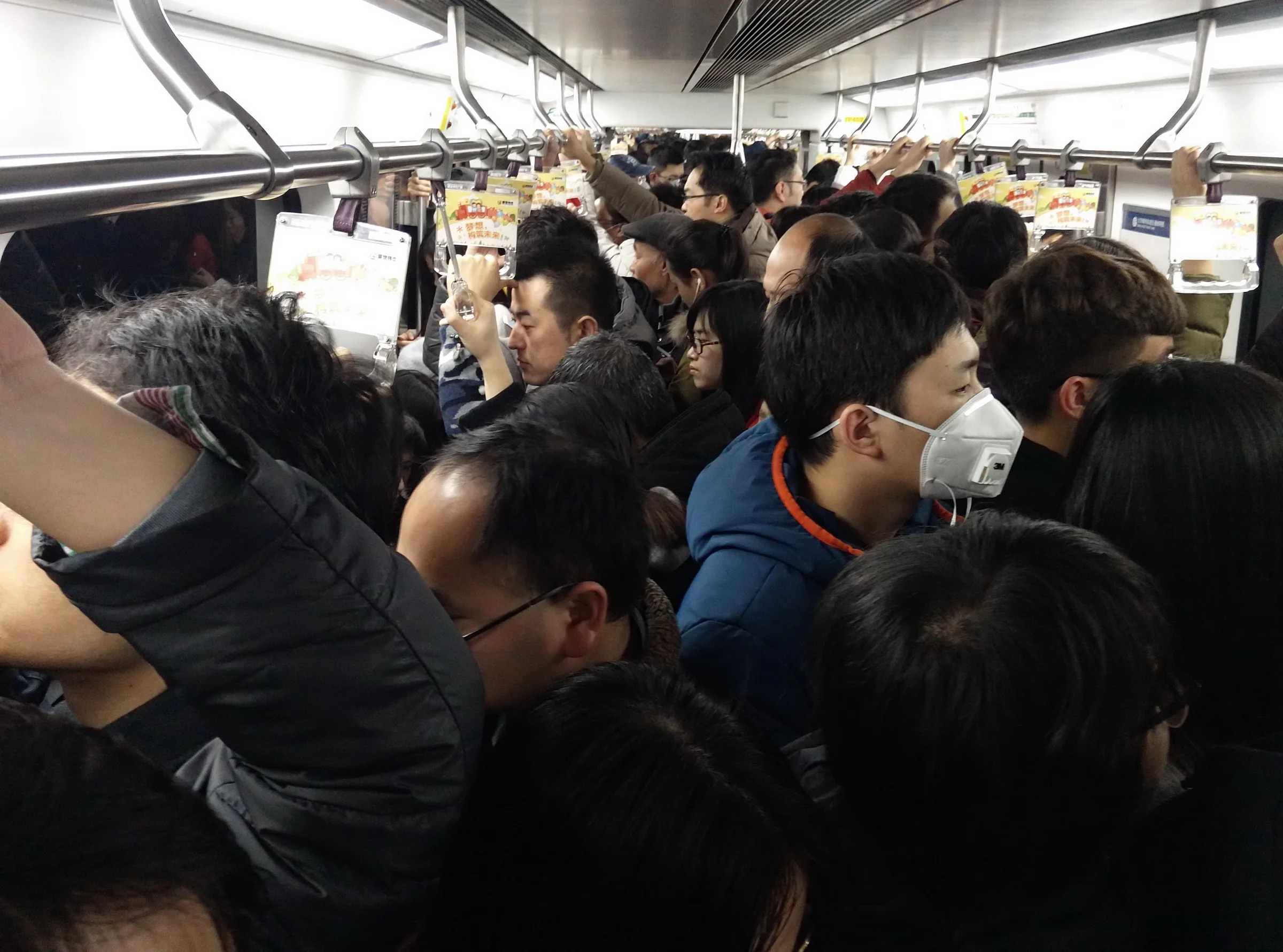 北京地铁和上海地铁哪个更发达（上海地铁拥挤度）