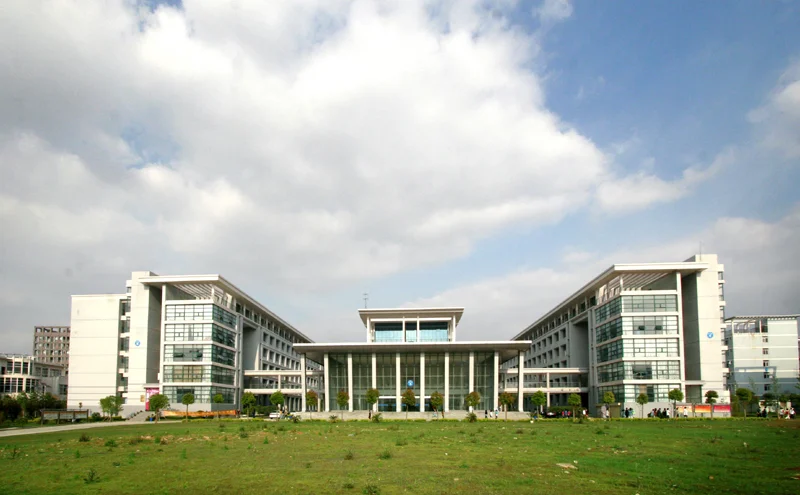 初中生学高铁乘务员有哪些学校（高铁职业学校）8