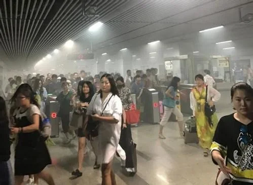 亲们有谁知道上海地铁都发生过哪些事故 急求！！！！（上海地铁八号线冒烟）4