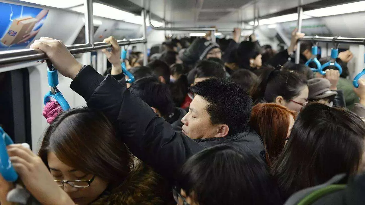 求 英文版深圳地铁线路图 我在U站工作 外国人向我要我哭啊（外国人深圳地铁）6