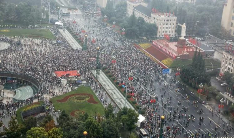 请问成都天府广场2019年元旦升国旗是早上几点钟(天府广场升旗地铁)3
