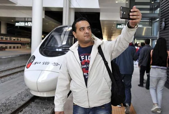 外国人坐中国的高铁是一种怎样的体验(老外坐高铁)6