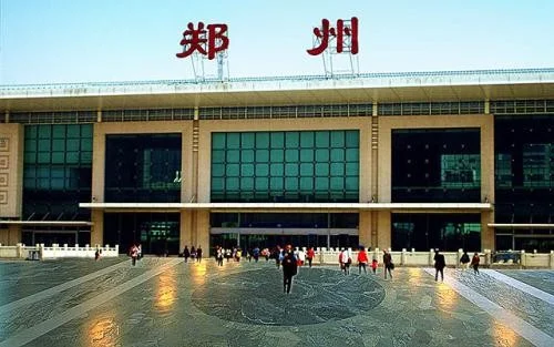 坐地铁1号线到郑州火车站下车坐火车那有自动取票机吗（郑州地铁北刘庄出口有人行步梯吗）