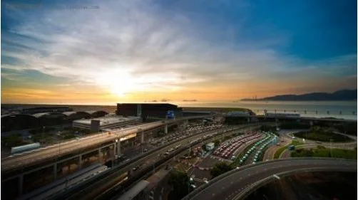 请问深圳湾口岸到香港机场的两个方式：直达大巴/中转公交或地铁（深圳湾口岸到机场地铁）2