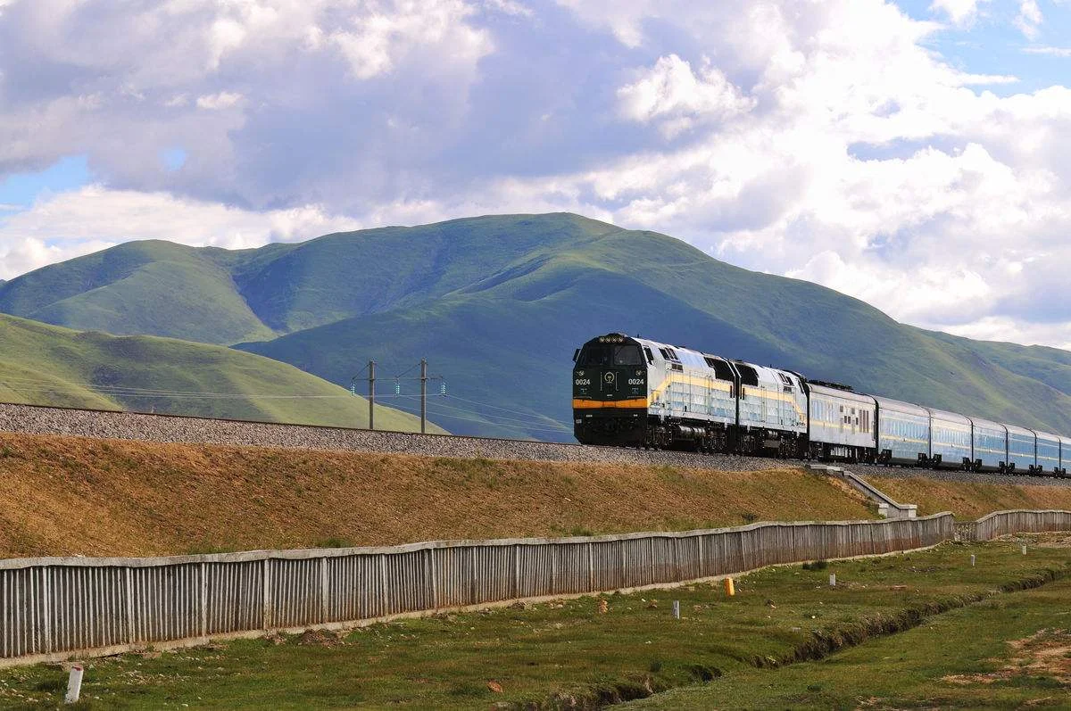 感动中国十大人物2005中青藏铁路工人的事迹和颁奖词（青藏铁路工程师）