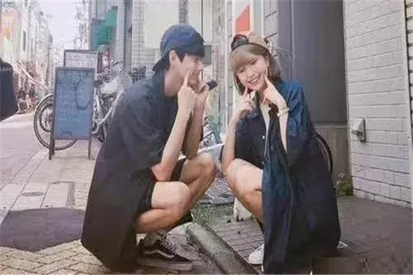 武汉地铁太坑了（武汉地铁奇葩情侣）4