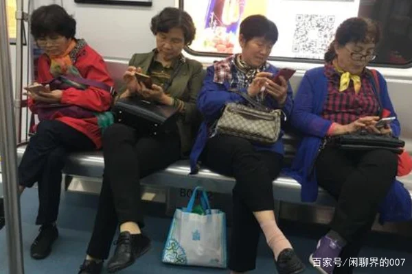 北京地铁上一男孩大骂奶奶是什么影响了孩子做出这样的行为(北京地铁摸奶)2