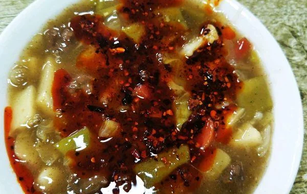 西安比较著名的小吃街在哪（洒金桥地铁站出口美食）