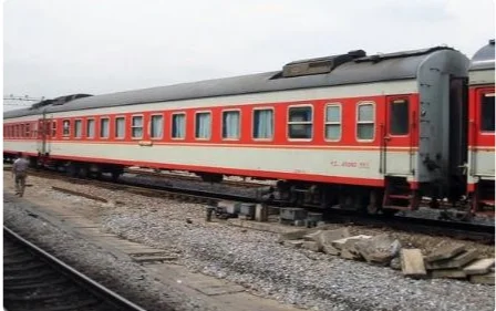 上海铁路局往返于上海客技站和封浜的那班通勤列车现在封浜地区的终点站设在哪里谢谢（上海返程铁路）