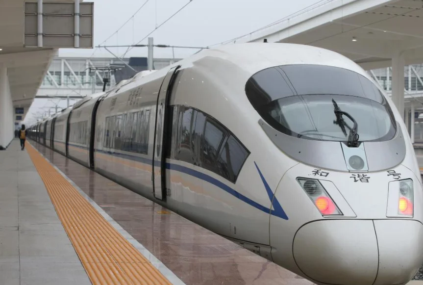 铁路两侧多少米范围内不能有居民居住（地铁线路两侧距离住宅的要求）2