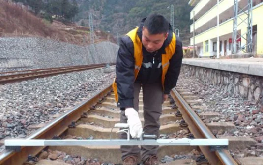 铁路红线宽度一般是多宽呢(铁路宽距)4