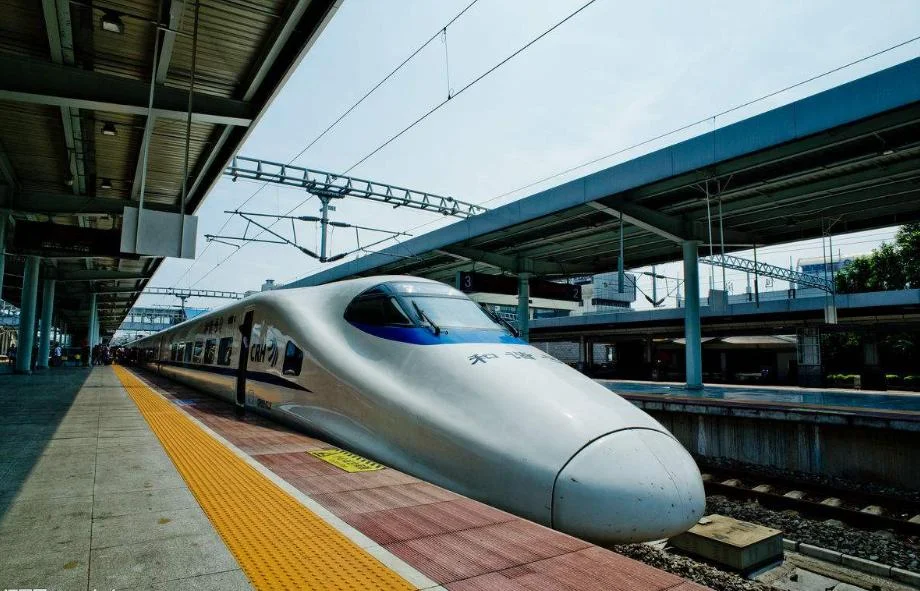 高铁上允许带瓶装白酒吗 最多可以带多少(坐高铁可以带酒)3