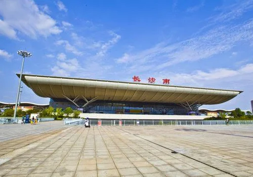 长沙南站附近停车场收费（长沙地铁站免费停车场吗）2