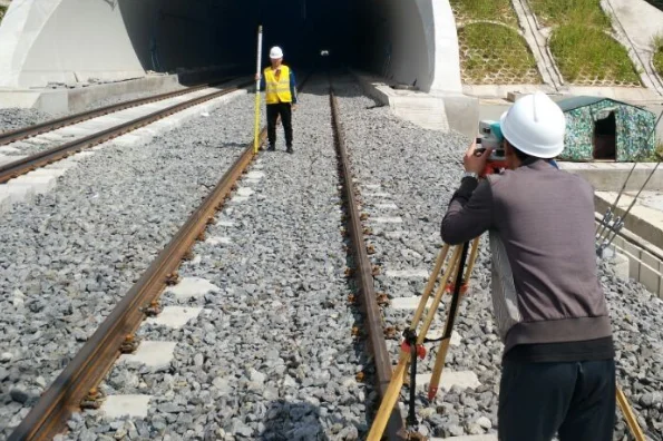 铁路上的石子是干什么用的(铁路石料)2
