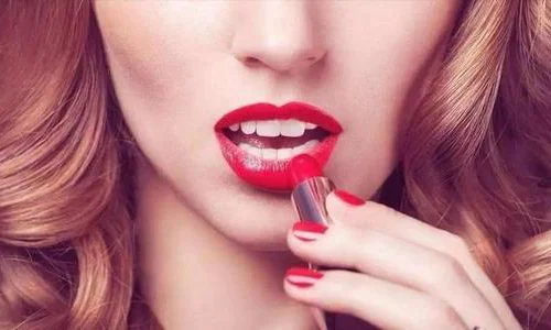 南京大妈为何在地铁怒坐美男大腿上（南京地铁让座男打人）3