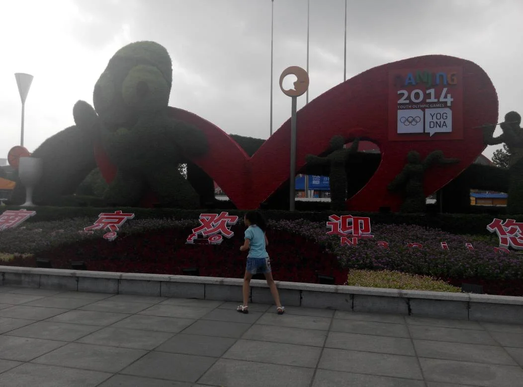 武汉火车站（高铁站）出站时走那个出口是武汉站的正门（高铁站大门）2