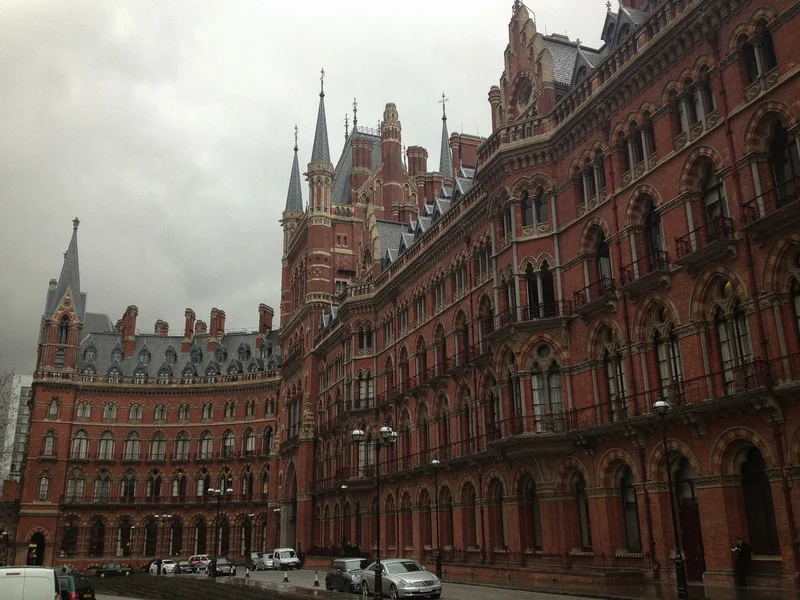 求求大家告诉我的所有伦敦的地铁线路包括颜色(尤斯顿地铁站)3