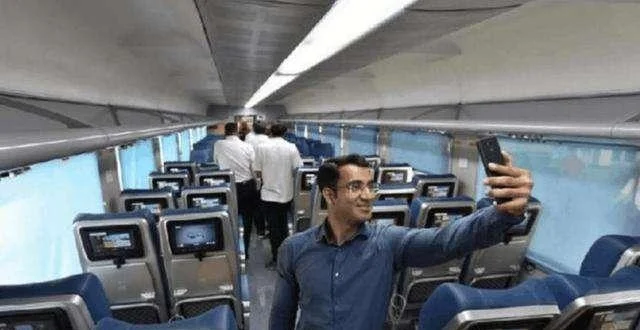 第一次乘坐中国“高铁”的印度人提出了什么要求（印度高铁列车）4