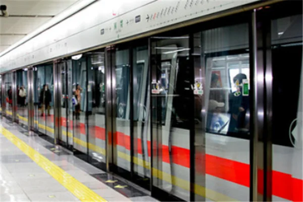 北京地铁1号线怎么倒8号线（北京地铁八号线吵架）