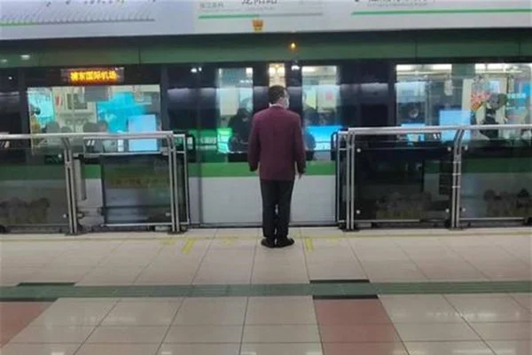 9·27上海地铁10号线追尾事故的发生过程(成都地铁十号线安全事故)4