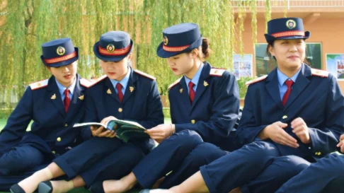 女孩在铁路学校都可以学什么专业（女生上铁路学校学什么专业好）