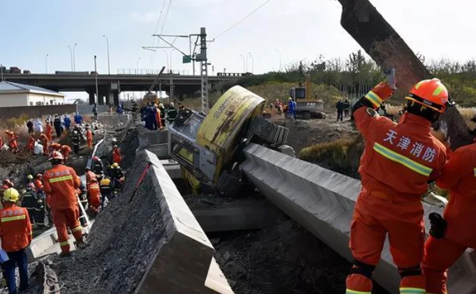 天津铁路桥坍塌事故已致八人死亡铁路桥坍塌的原因是什么(铁路桥天津)3