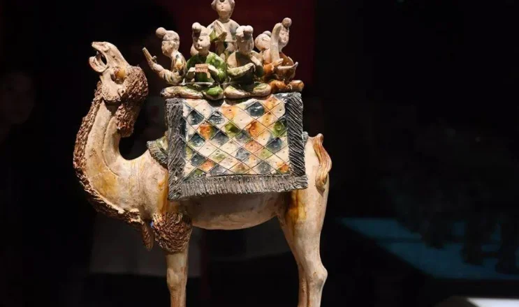 西安修地铁平均一年挖300多座古墓西安城下面到底有多少古墓（西安地铁挖出）