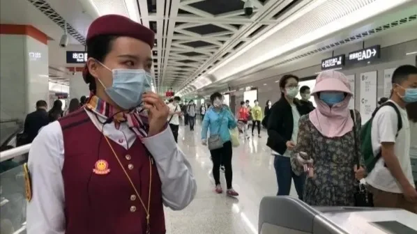 西安地铁送创可贴事件官方对此有何回应（西安地铁真实）