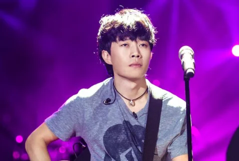 成都地铁上放的英文歌女声唱的（地铁上唱成都）