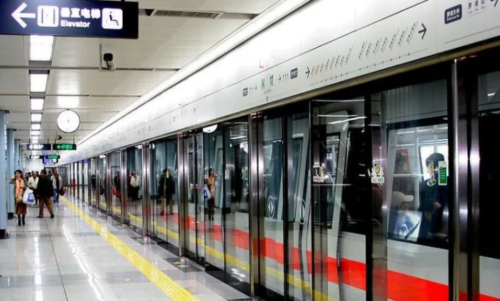 深圳地铁因为什么发生慌乱事件(深圳恐慌地铁)3