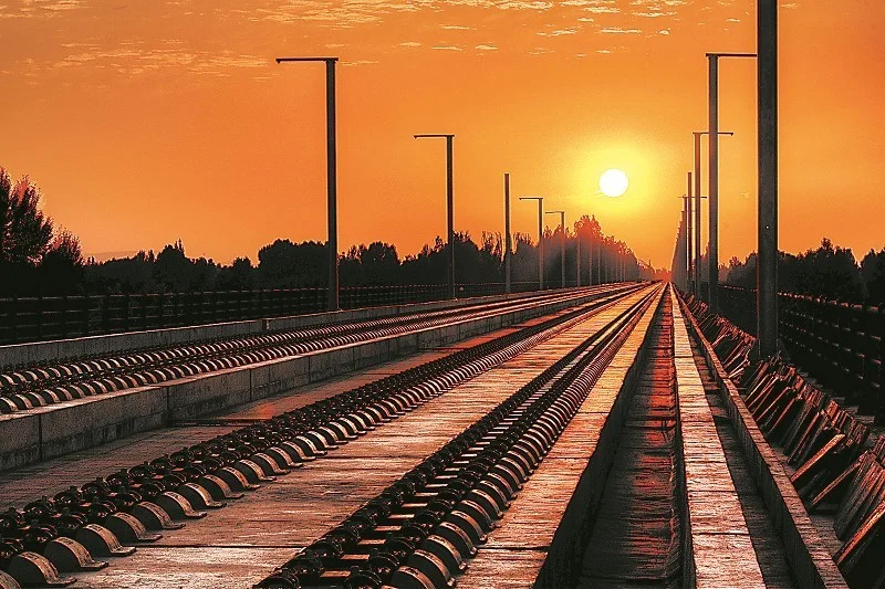 高速铁路为什么没有枕木(无轨枕铁路)